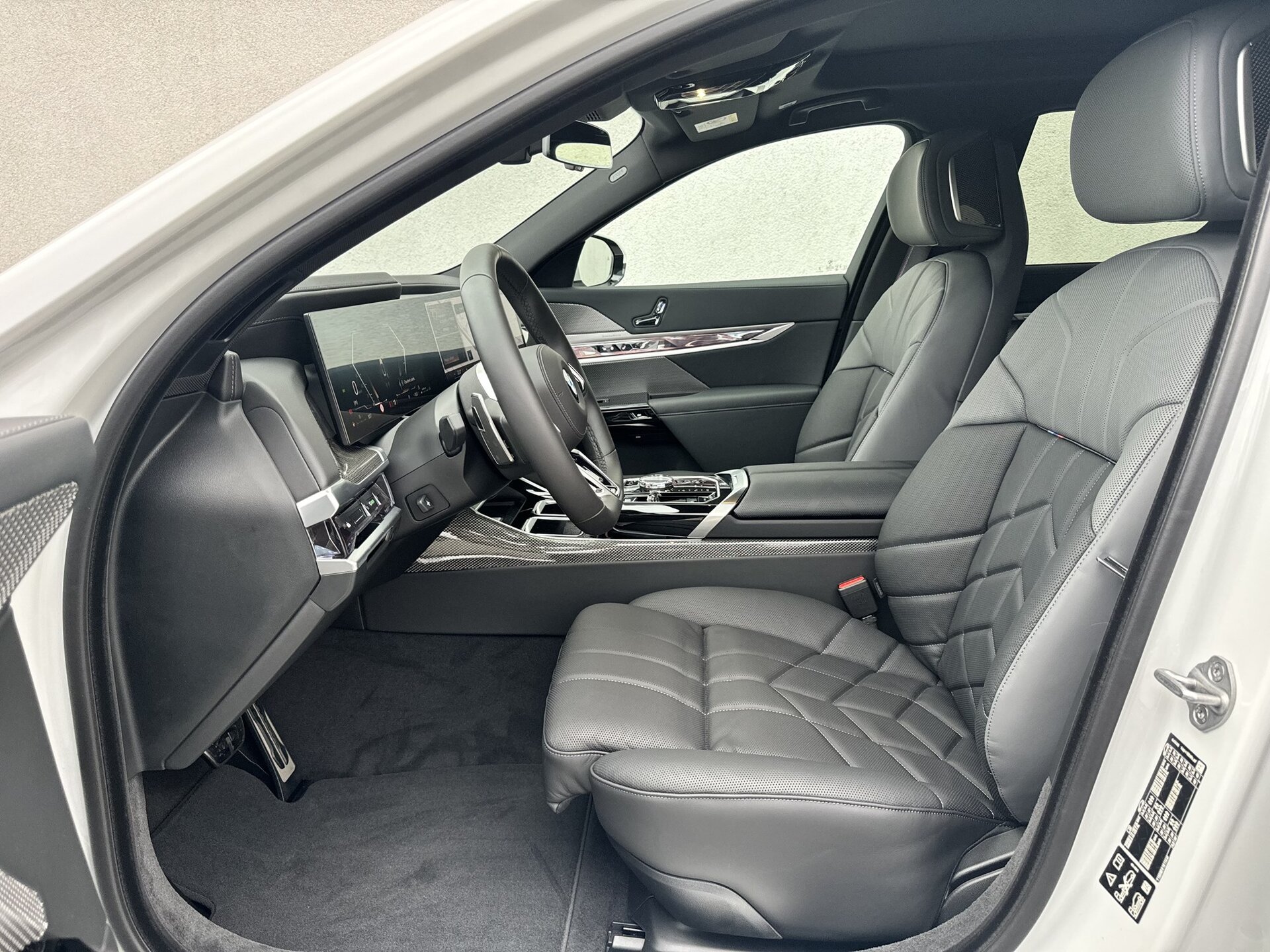 BMW 740d xDrive Msport | nové české auto | luxusní naftová limuzína | skladem | super cena | nákup online na AUTOiBUY.com